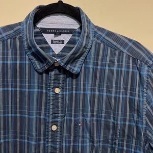 Tommy Hilfiger classic fit, large, short sleeve, button up shirt